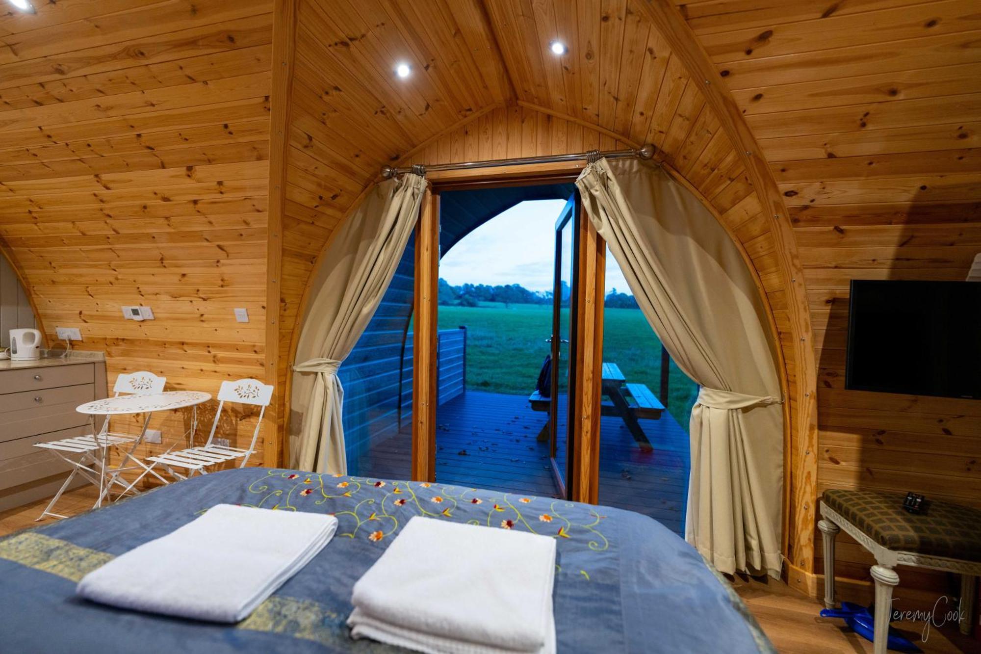 فندق Missin' Link Glamping West Hoathley المظهر الخارجي الصورة